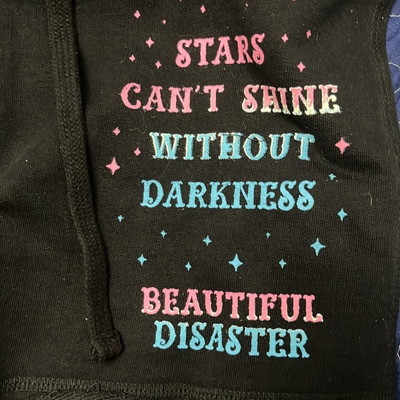 ☠️🖤Beautiful Disaster Shorts NEW Medium BNWT DC Midi shorts dram catcher - Picture 3 of 8